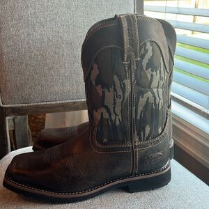 Justin Boots - NWT with damage - Mossy Oak - size 11D
